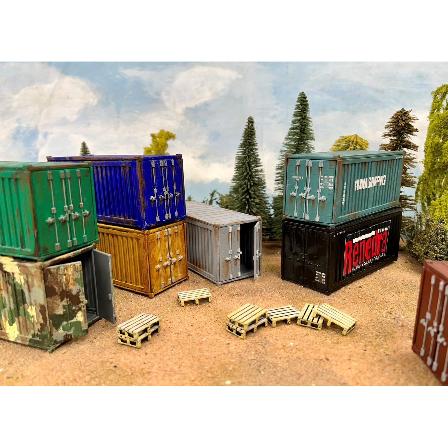 Renedra | Building Container And Pallets Twenty Foot | 28mm Plastic Terrain | North Star Games | Miniature Kingdoms