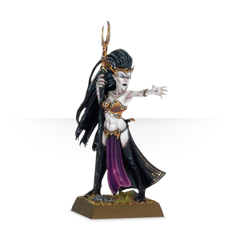 Age of Sigmar | Daughters of Khaine / Dark Elf | Supreme Sorceress | Plastic Blister Pack