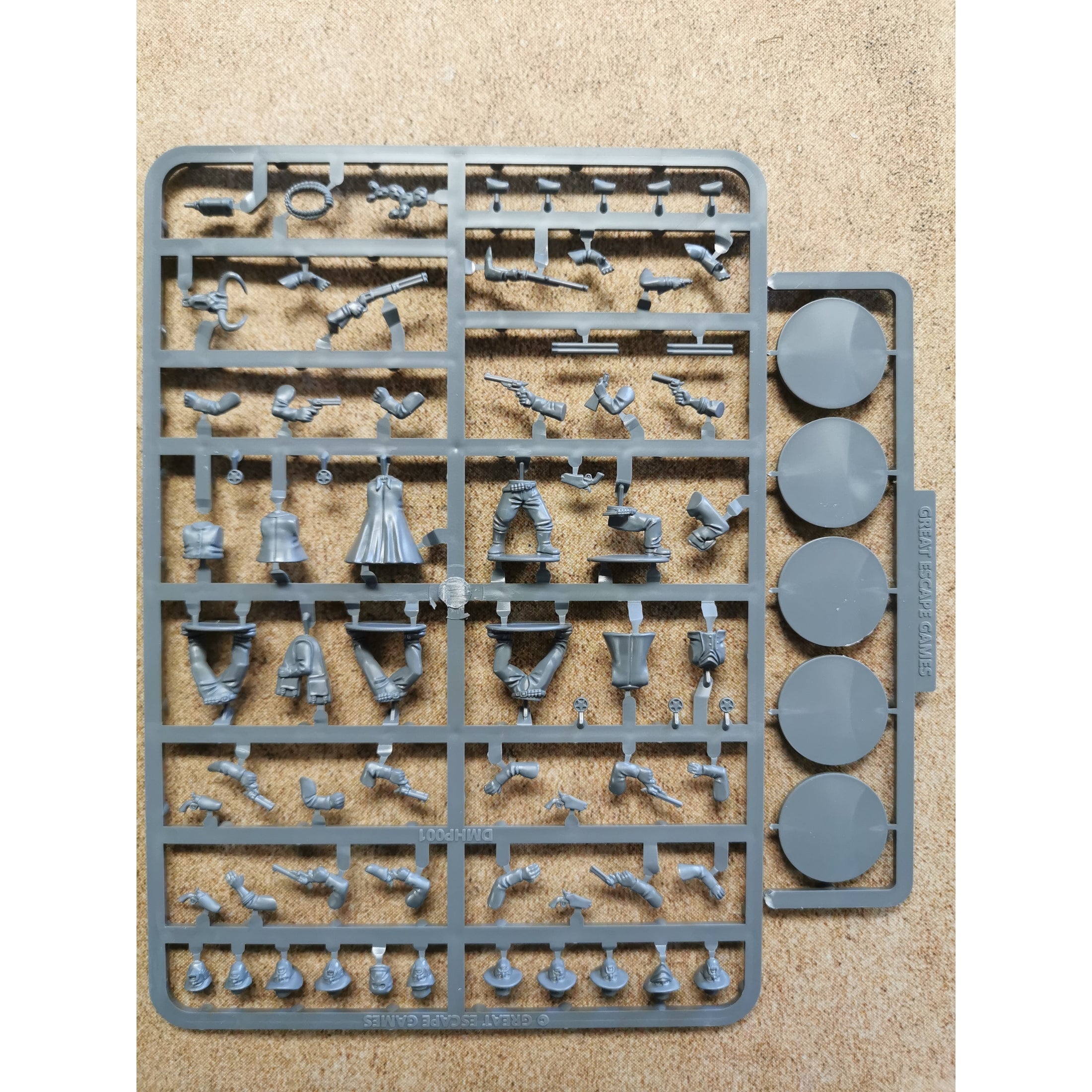 Dead Man's Hand | Gunfighters Male 28mm | One Sprue