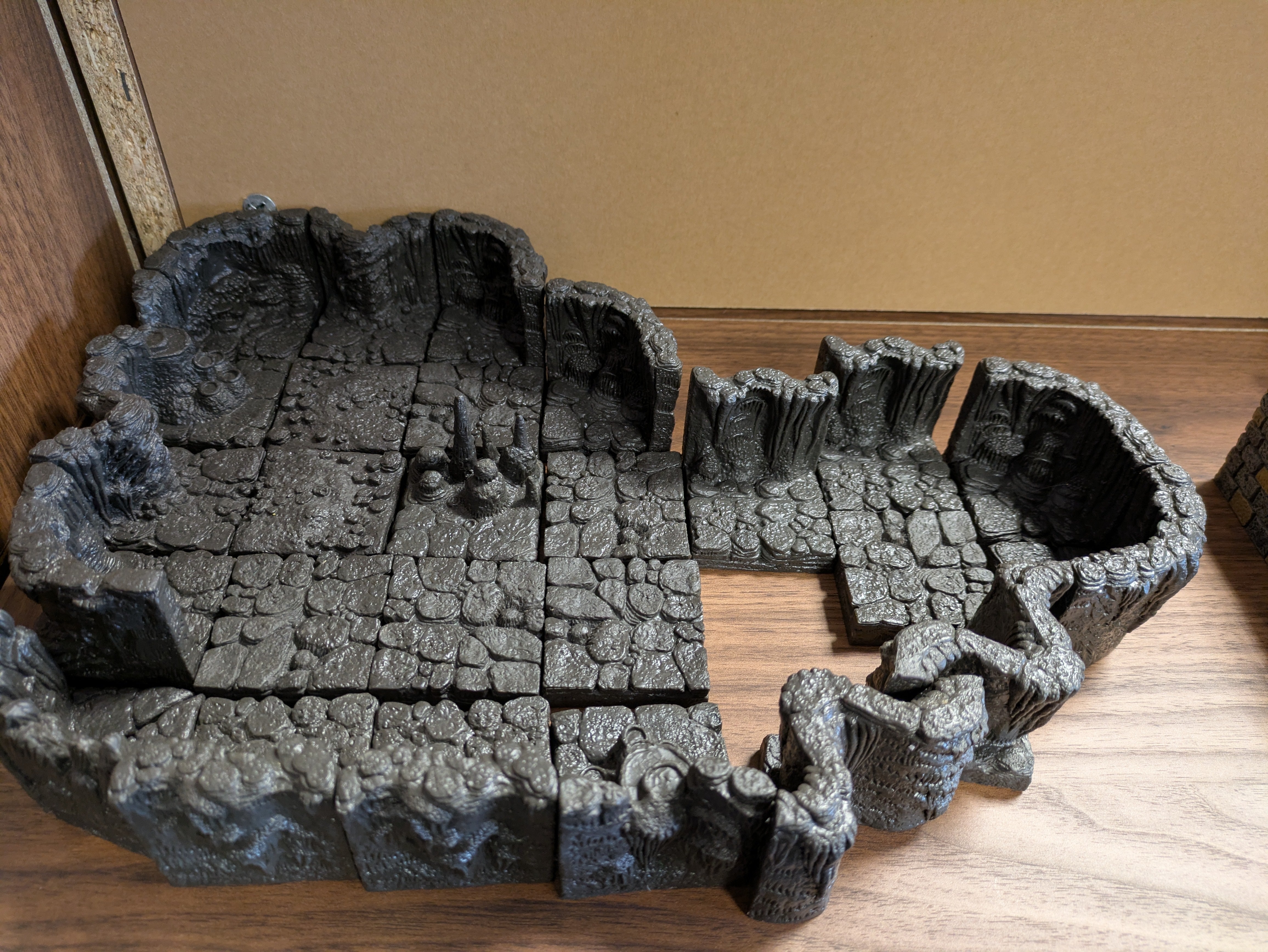 Dwarven Forge | Un-Painted Cavern Terrain | 28mm Vinyl Terrain