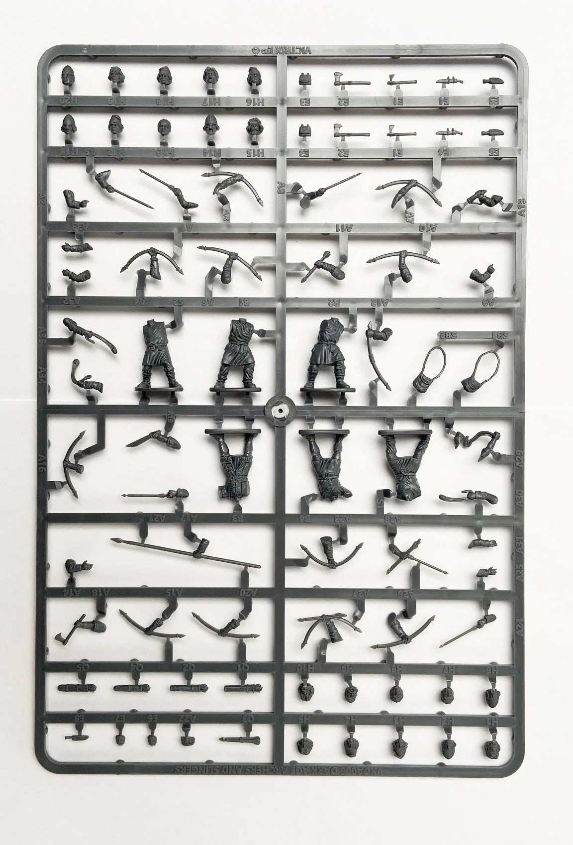 Victrix | Medieval Foot Sergeants | 28mm One Sprue X25